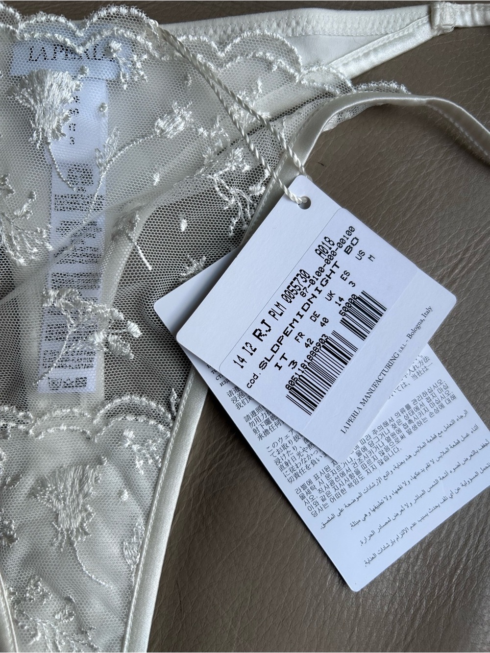 La Perla Ivory Embroidered Lace Thong NWT Beautiful and elegant - Picture 3 of 5